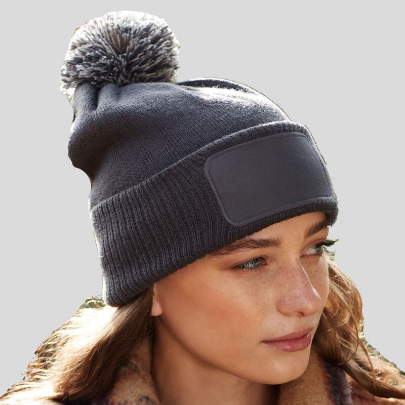 B443 Beechfield Berretto con pon pon in maglia a doppio strato con patch personalizzabile su risvolto 100% acrilico Soft-Touch Thumbnail